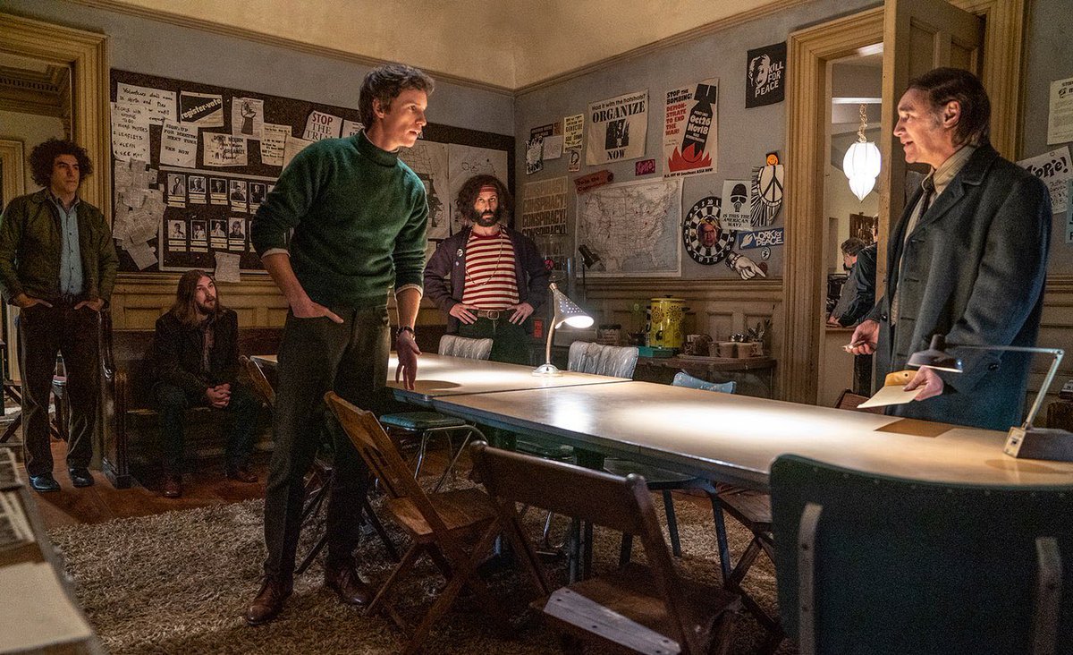 영화 THE TRIAL OF THE CHICAGO 7 트라이얼 오브 더 시카고 7 포스터 & 에디 레드메인 스틸컷Post übersetzen