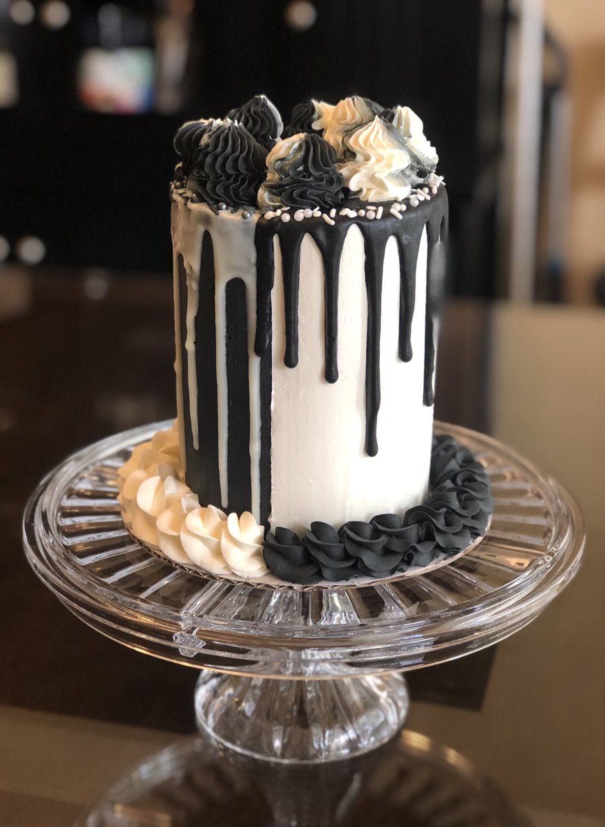 So I made an Unus Annus inspired cake this weekend 😊😆 I had such a fun time making this, although I did destroy the kitchen 😅 don’t worry tho, I cleaned up 😜 <a href="/UnusAnnus/">Unus Annus</a>