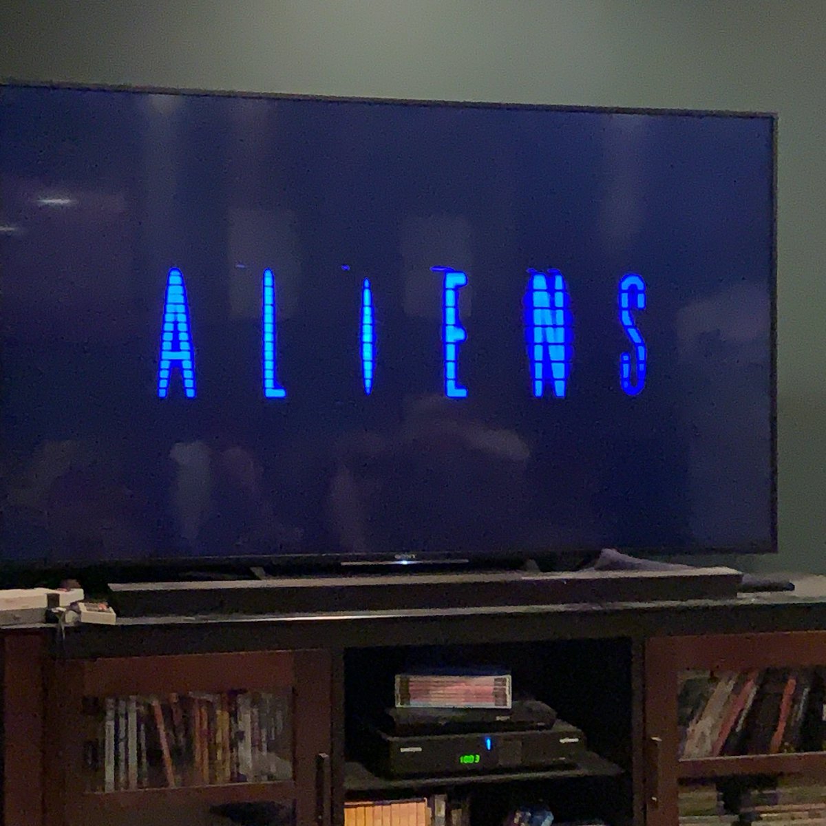 Ok, popping on  #Aliens which has always been my favorite of the series on previous views. I MAY cut my viewing short because this thing is long.