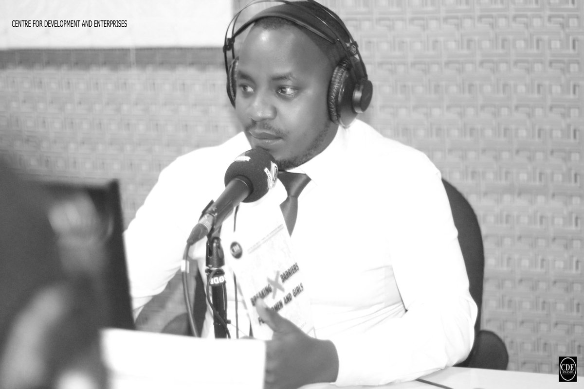 cde_rwanda's tweet photo. #MugoreUrashoboye #StreetVendors #Women #Rwanda #Informal

Through Breaking Barriers for Women and Girls project, our Director, René Gosciny Bigirimana was in studio of VOA( Voice of Africa Rwanda) Radio on 94.7 FM, 11th september 2020 talking on what measures we should take to https://t.co/bOgJOqgw86