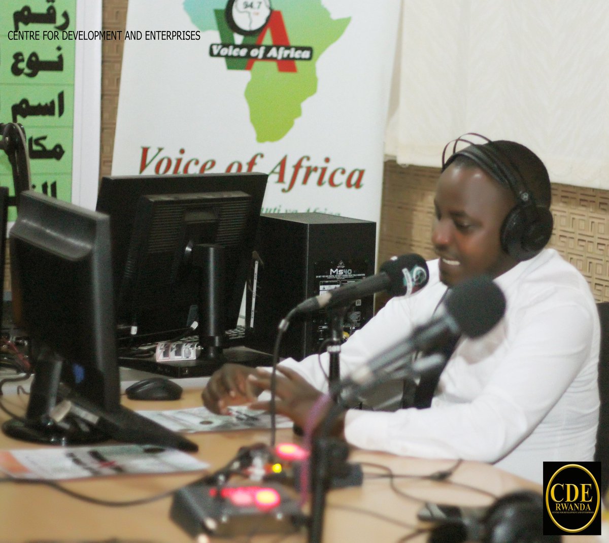 cde_rwanda's tweet photo. #MugoreUrashoboye #StreetVendors #Women #Rwanda #Informal

Through Breaking Barriers for Women and Girls project, our Director, René Gosciny Bigirimana was in studio of VOA( Voice of Africa Rwanda) Radio on 94.7 FM, 11th september 2020 talking on what measures we should take to https://t.co/bOgJOqgw86