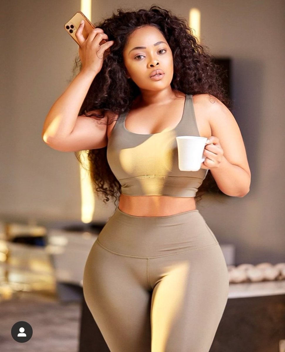 Its_Khaya_'s tweet photo. Your boyfriend's type when he has money https://t.co/W64LV74x36