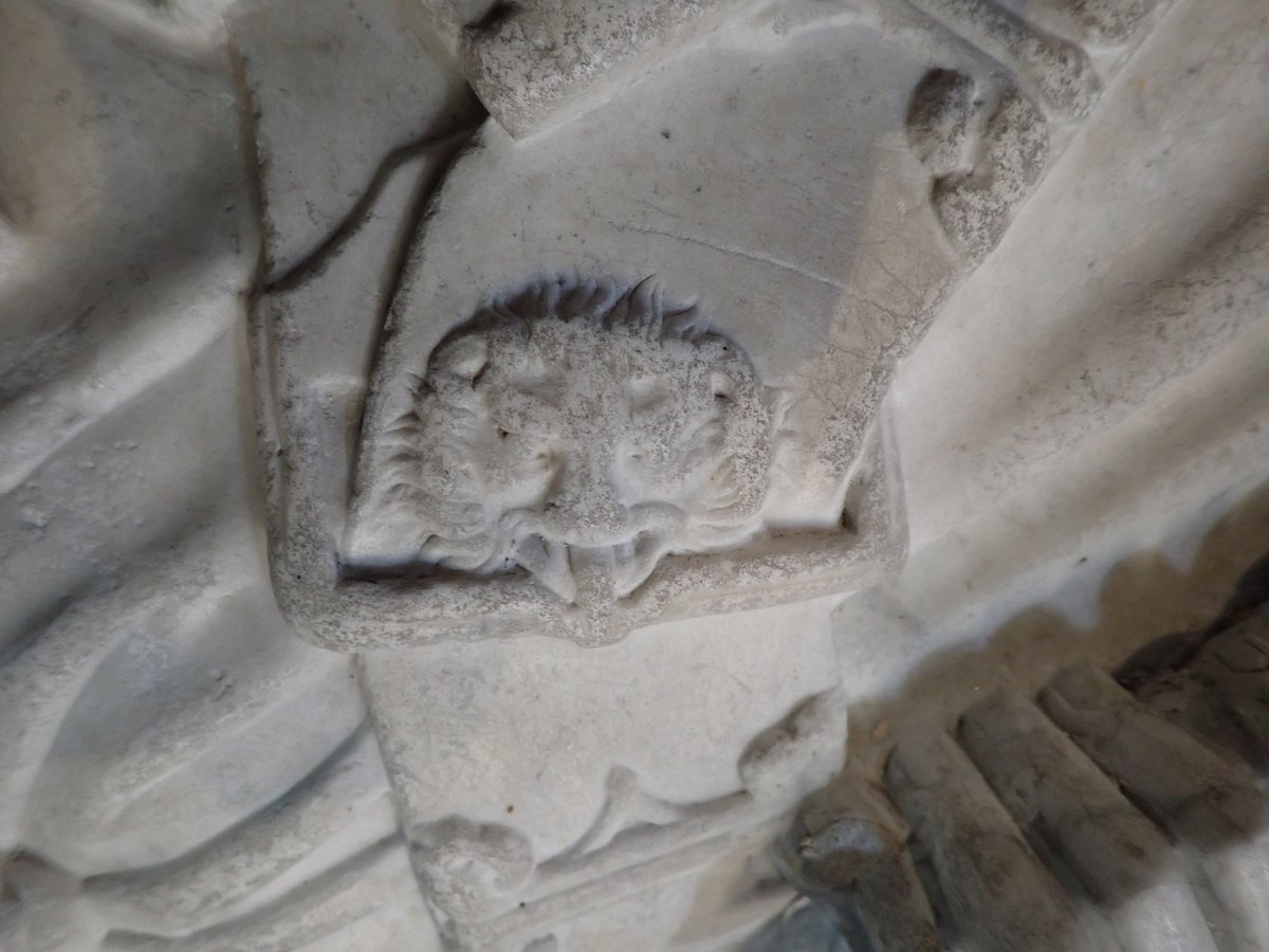 cotentinologue1's tweet photo. I'm looking for late medieval knight's belt buckles for a reenactor friend of mine. My favorite is this one, but it's too early (C13-14) for him. Please post your favorite C15 knight's belt buckle. https://t.co/MLuunZcxtP