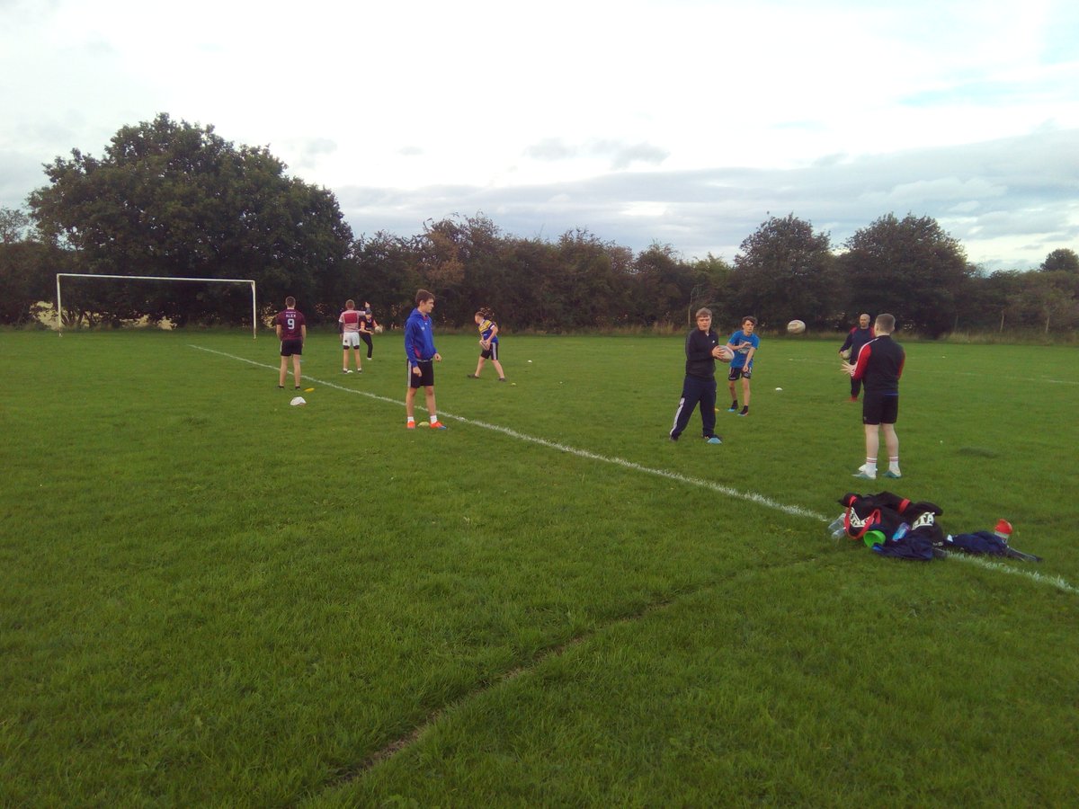 tim_jones3's tweet photo. Love RL, in year 11 or 10 and fancy something new.... Well @WakefieldHawks u15s (2021 u16s) is the place to be. Training tonight 6.30pm #playwithasmile #rlskills #team @WTrinityRL @WTComFoundation @ketthighschool @OssettAcademy @DewsburyRams @ShelleyCollege @Giantsrl @hncrl15 https://t.co/f4eaMwnAyB