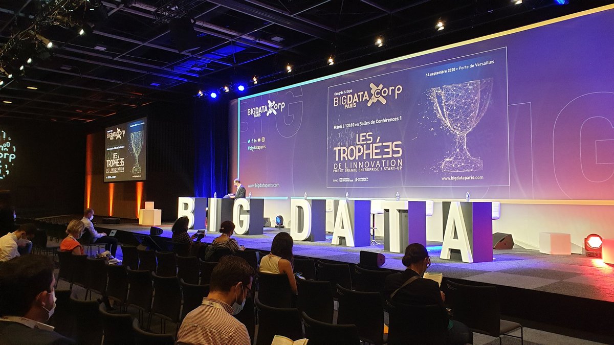 Magorianne1's tweet photo. La scène principale du salon du BigData. #salondubigdata2020 https://t.co/PyOz8pDdcV