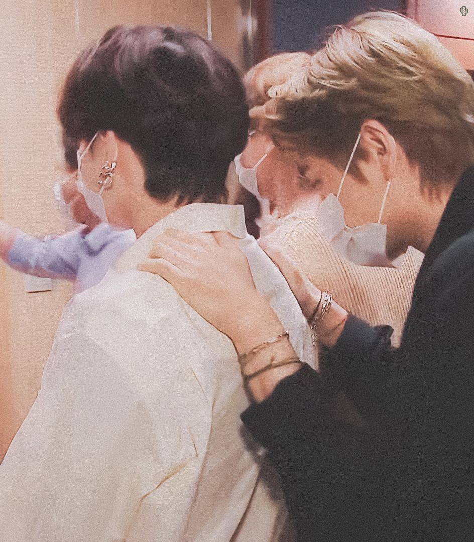 Seuko091230's tweet photo. #JK #V https://t.co/ws2e3utxXQ
