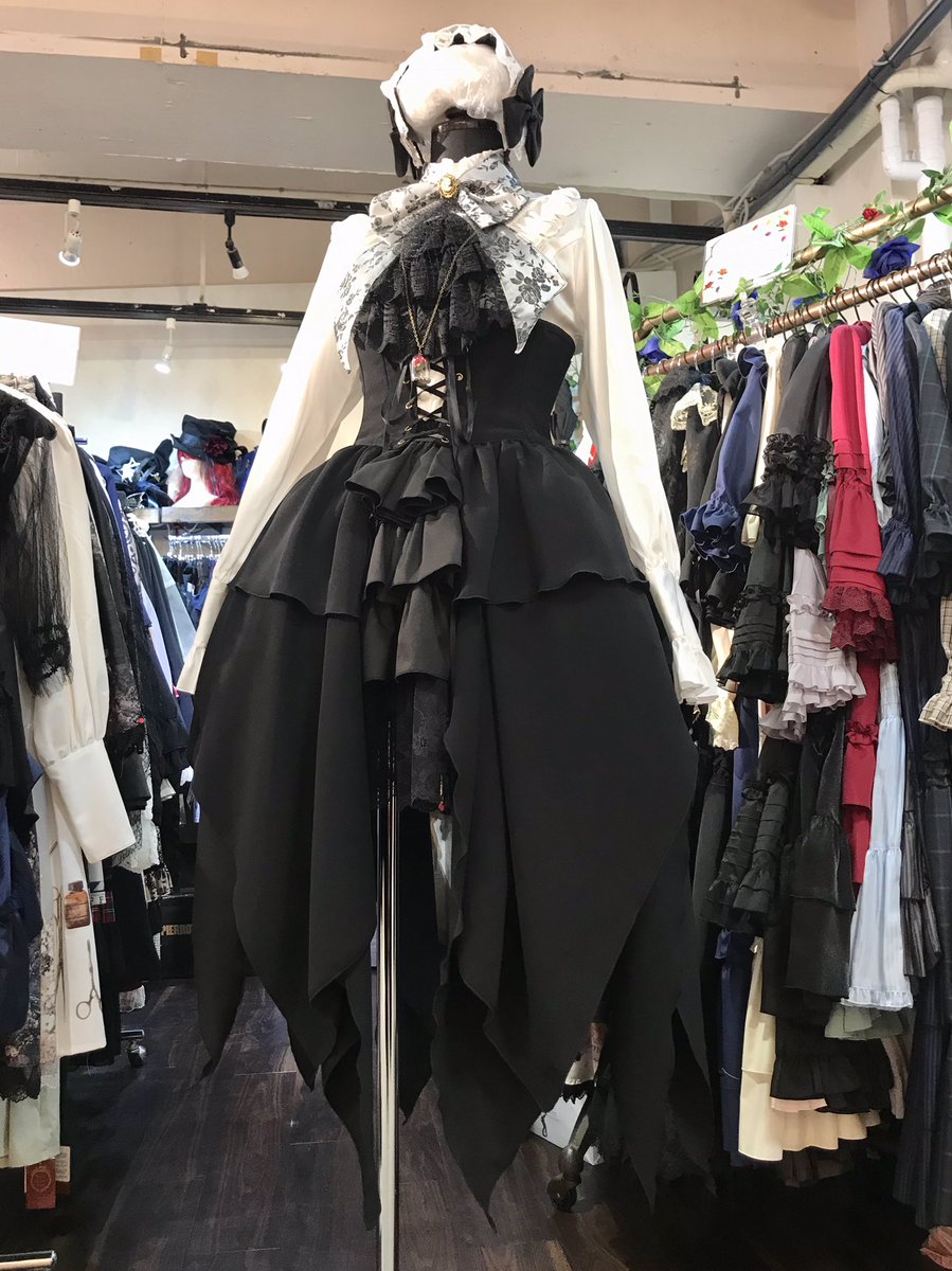 O Xrhsths Atelier Pierrot Sto Twitter おすすめコーディネート Atelier Pierrot イレギュラーオーバースカート 18 500 Tax オーバースカートを使用したゴシックコーデにぴったりなレースアップ厚底パンプスは9月19日発売です Online Store