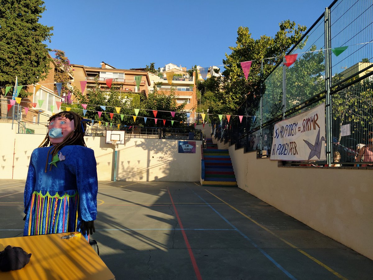 TeacherAnnaSDK's tweet photo. ➡️1r dia amb motxilles carregades d'il.lusions, ganes, retrobaments, incertesa..💪
@escolasadako #caminemjunts https://t.co/F1RC5w6mlr