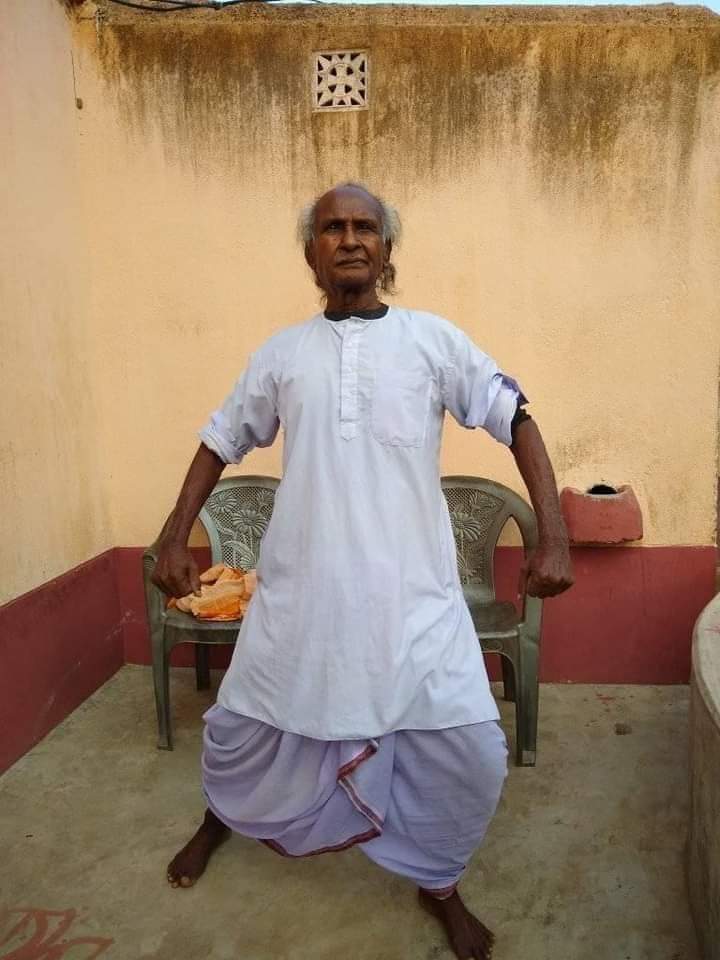 mahato_amaresh's tweet photo. বিহার-বাংলা-উড়িষ্যার কিংবদন্তী ছৌ শিল্পী ধুঁধা মাহাত সদ্য প্রয়াত হলেন। জীবদ্দশায় পান কি কোনো সরকারি সম্মান। মরণোত্তর "পদ্মশ্রী"র দাবী জানাই @adhirrcinc @NepalMahata_INC https://t.co/L5daf0dUT8