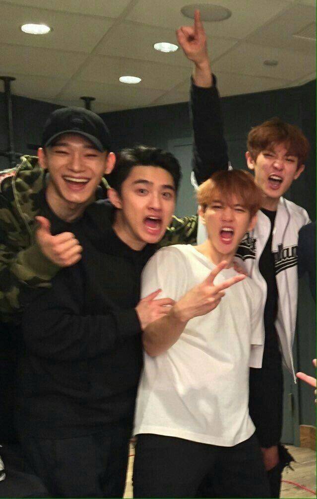 hourly kyungsoo tweet media