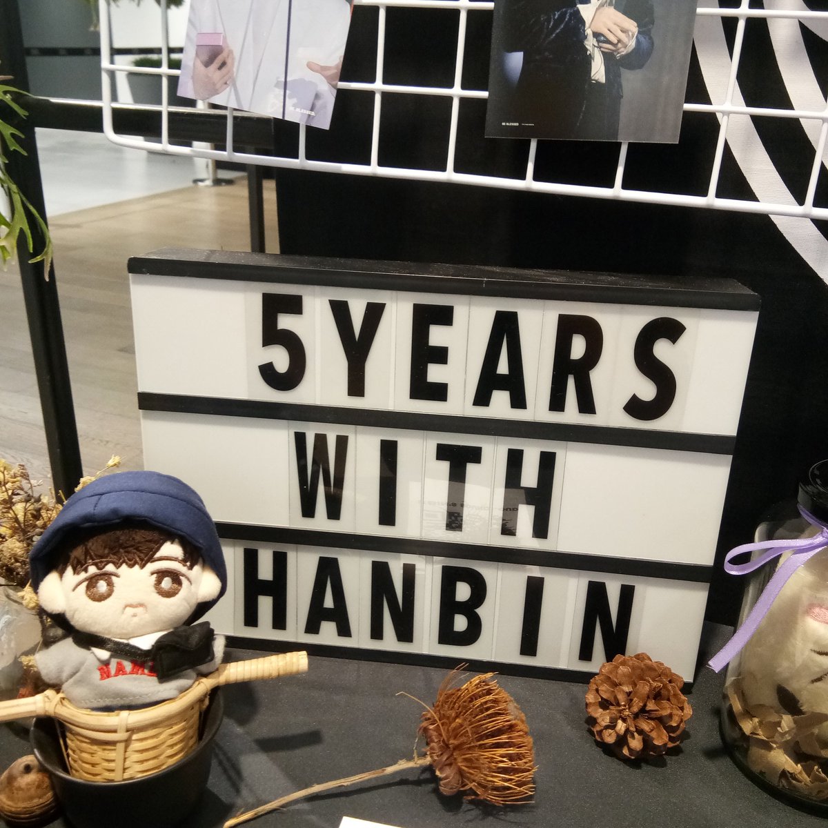 melodyofhanbin's tweet photo. pls rt

Mini Gallery and Cupsleeve Event for KIMHANBIN by 131's People

#FiveYearswithHANBIN

Come into my heart and rest for a while
and I'll make you a cup of warm tea
I'll wait for you

#HANBIN #BI #김한빈 #비아이 https://t.co/KtfqsyR275