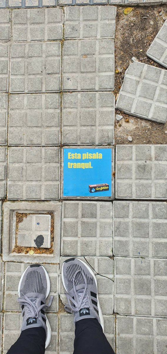 arqpallares's tweet photo. You had me at "Pisala tranqui"
Maravillas publicitarias low cost en la ciudad. 
Haciendo de las crisis, oportunidades. 
Aplauso, medalla y beso al creativo
#lagotita https://t.co/lEWQZhBKbm