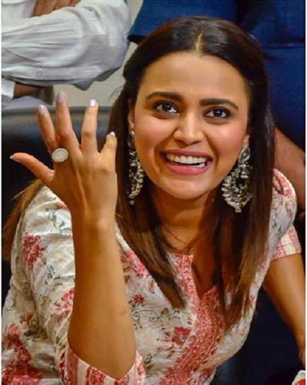 #KanganaRanawat #SwaraBhasker 

       RT                         Like