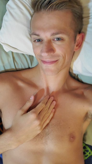 Live on CB! I got one like so I'm doing it. It might be my like but I'm horny https://t.co/1arw6zYdn