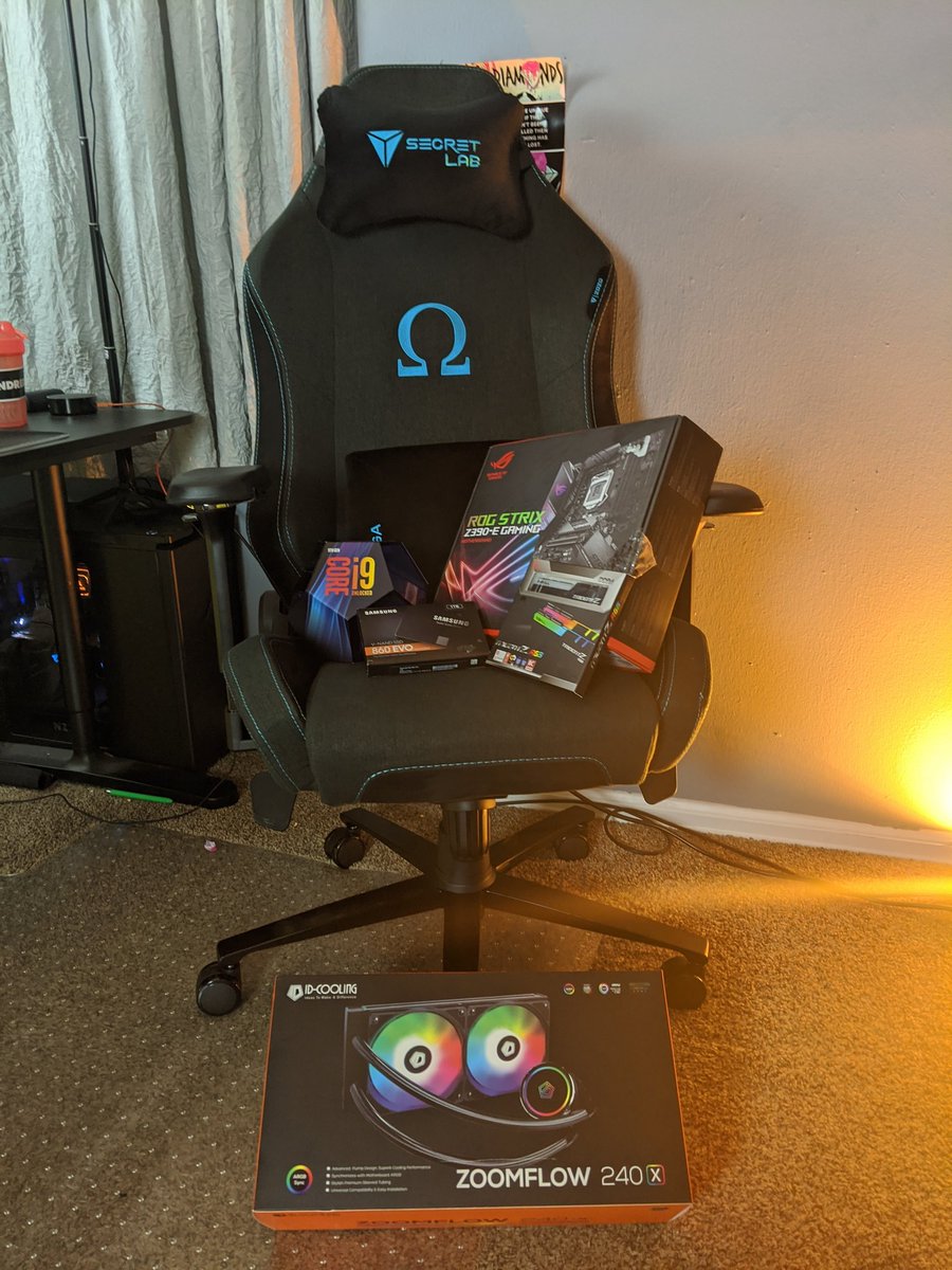 d1am0ndsNFT's tweet image. Talk about glow ups... Cannot believe my family for how much they support me... Never in a million years would I have expected this for my 26th birthday... My dad patted me on the back and said, "be the best damn streamer you can be." And I fucking will.