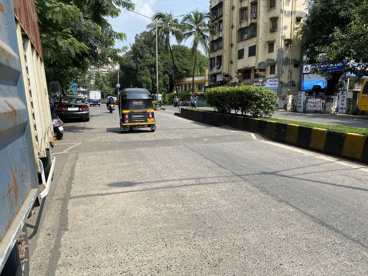 joezener's tweet photo. Dear @mybmcWardPN @mybmcRoads
Kindly install cat-eye reflectors and paint all the speedbreakers at Orlem Malad W area.
#IRCguidelines : Repainting of markings on the hump is the most important maintenance activity, as this provides an essential visual warning to the drivers. https://t.co/6nlJWjBSI5