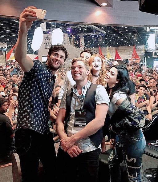 Samiqueen5's tweet photo. Who else misses the shadow  fam 😍💜  @Kat_McNamara @EmeraudeToubia @arosende @MatthewDaddario https://t.co/CeZDVQPp2R