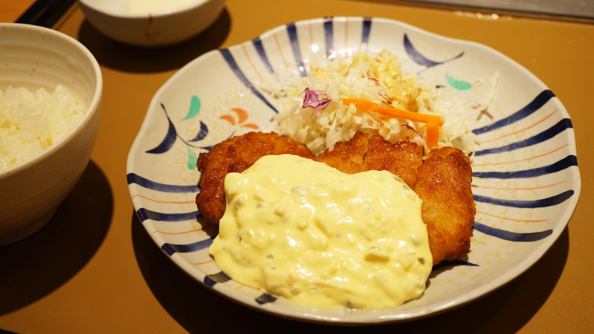 やよい軒 公式 チキン南蛮定食 味噌かつ煮定食 今だけ税込490円 なので1定食でワンコイン 2定食同時に頼んでも1 000円札でお釣りが来ます これは事件です 沖縄県 一部店舗を除く