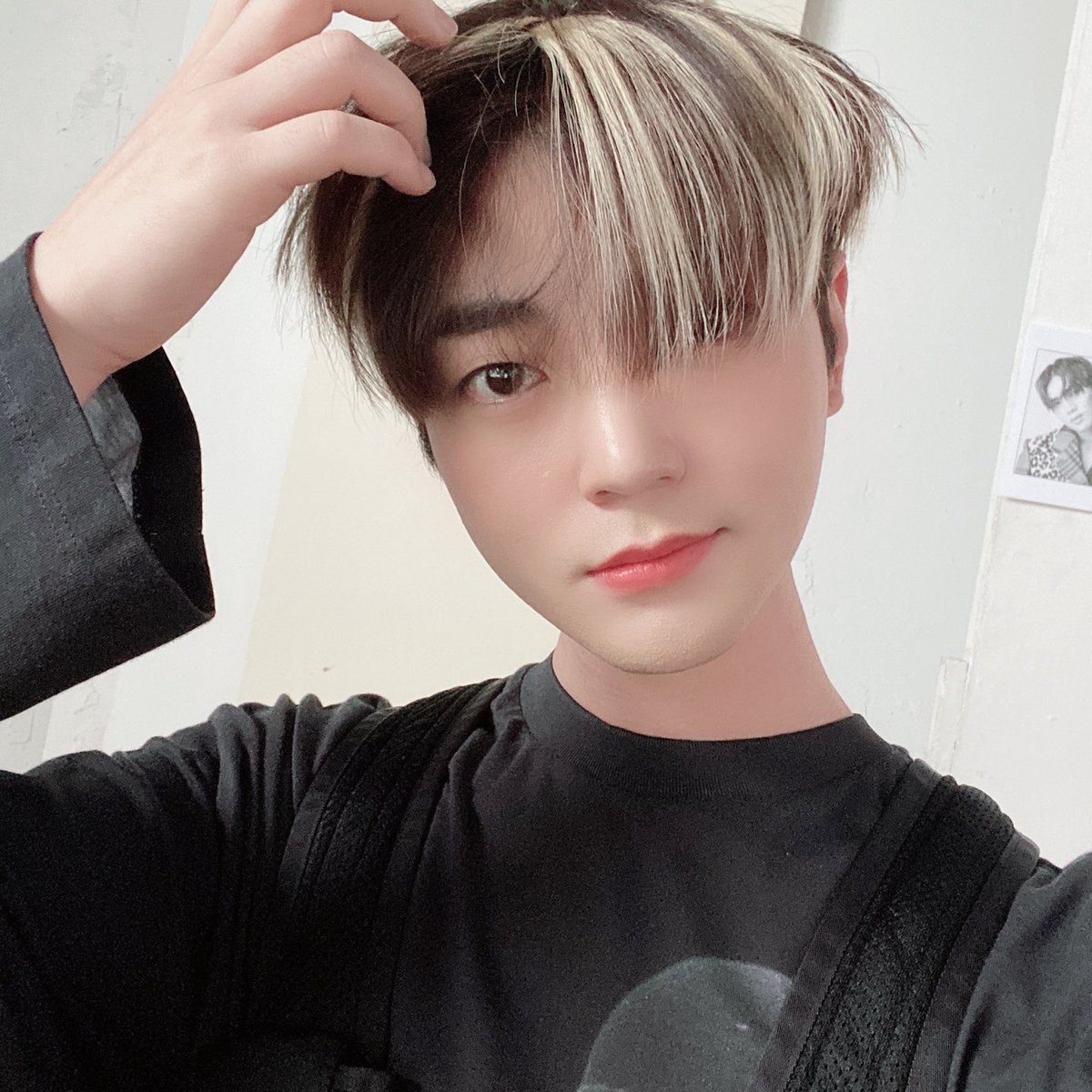 UP10TION's tweet photo. 하이하이!~~!~~~데이즈드 셀카컷🤩 #비토 #bitto https://t.co/QmogVALRQQ