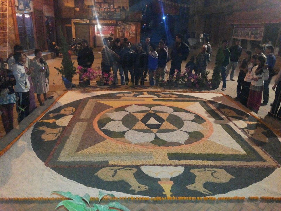 ActivistNewa's tweet photo. T4- Dabali were traditionally used to pass information by Malla and Licchavi Kings to the people. They were also used to conduct traditonal dance programs, theatre play and so on.  Dabali (shown in pic) which is located in Handigaun is said to be built by Licchavi kings. 
#Newars https://t.co/v4Q8ZjGnPh