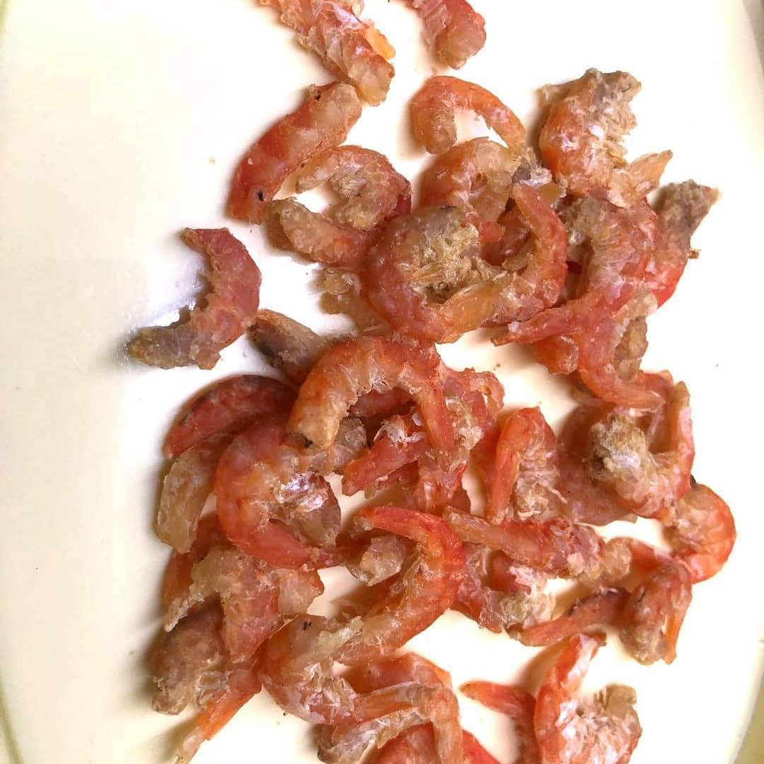 NaungLong_MM's tweet photo. 🦐🦐  Only large dried prawns are used for grinding.🦐🦐

#Naung_Lone_Tarlapaw https://t.co/SO3cZebVcC