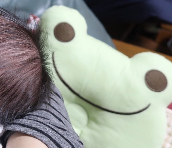 出産報告の投稿に、沢山のコメントやイイねをありがとうございます☆

後日、返信をさせていただきます！

初めての育児でバタバタしてますが、旦那に助けてもらったり、わからないことは調べたりしながら、新生児を楽しんでいます(o^^o)

#picklesthefrog #かえるのピクルス