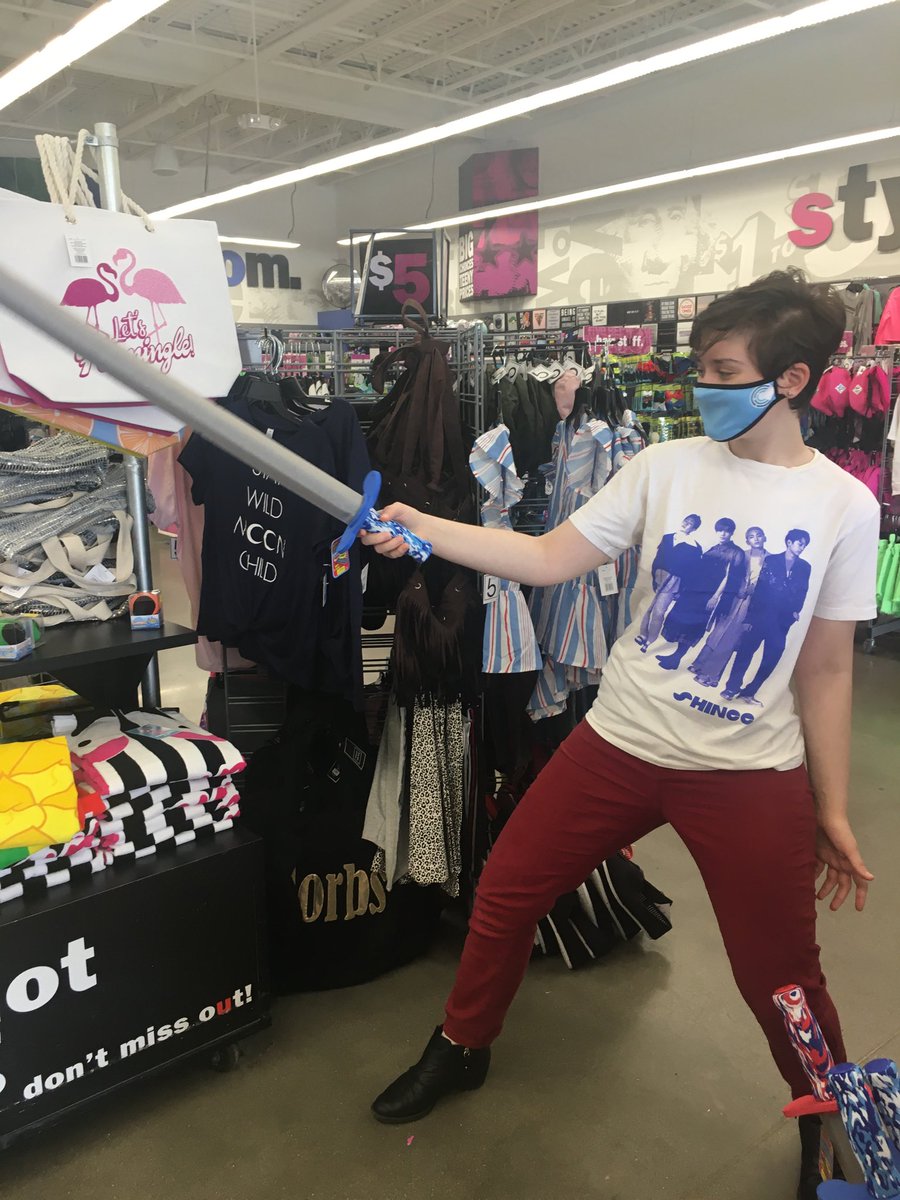 KairinRose's tweet photo. Plastic Sword Mod Kai misses you! #MajDuoStream #Twitch https://t.co/lsn2LsGfa1
