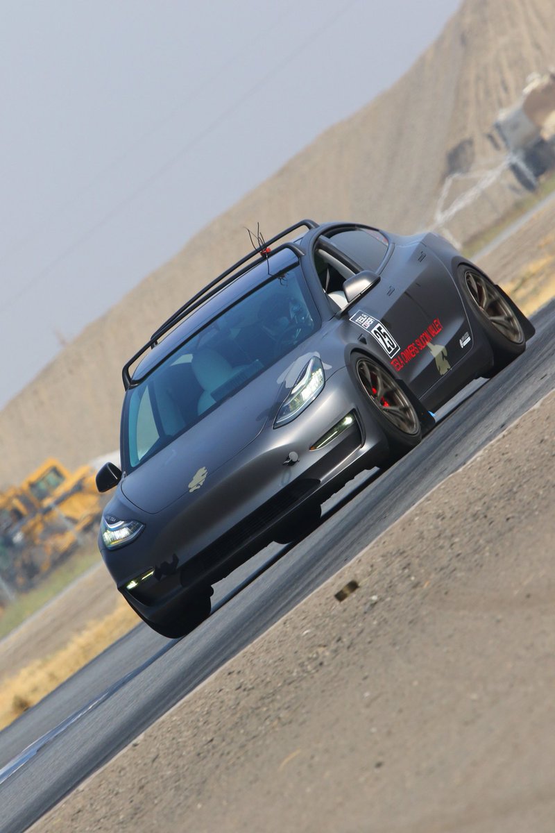 OMG_RIVIAN tweet media