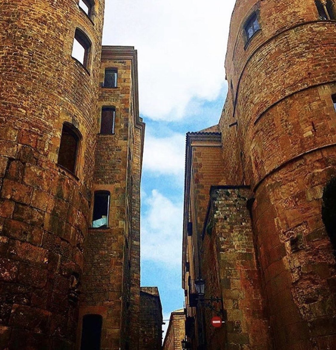 bougie_travel's tweet photo. #sightseeing #dretadeleixample #cataloniasquare #cathedralbarcelona #architecturelovers https://t.co/HcKzO3QFcP