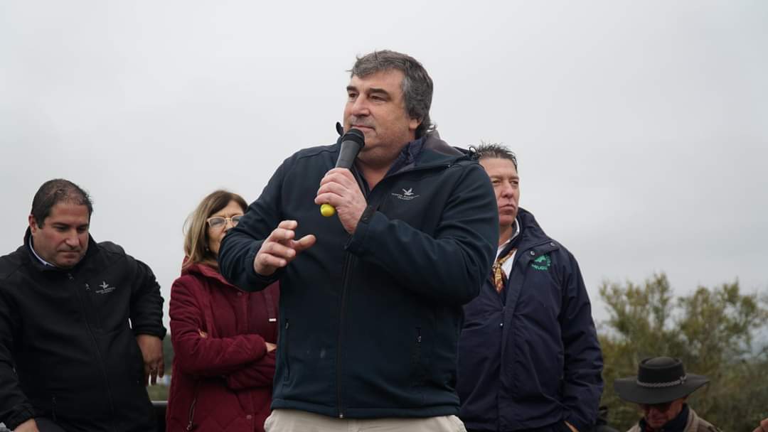 CarmenTort3000's tweet photo. #EsAhoraJose en la 9a de Cerro Largo! Tremenda caravana con "la tradición por delante" acompañando al candidato al Municipio #EduardoLucas de la 16 del @NanoGamarra1 y a @jose_yurramendi a la Intendencia. Allí con los Albano de #La91 y siempre presente #La3000 y @sergiobotana https://t.co/sXV6hfObbM