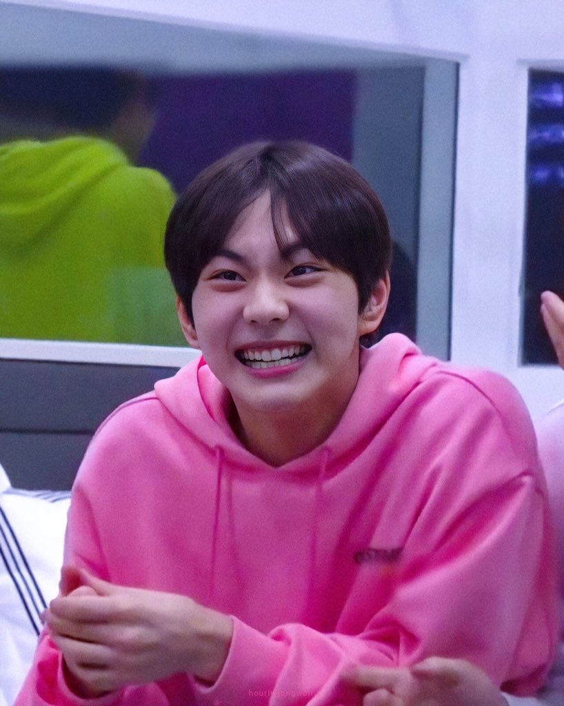 yang jungwon smiling ; A VERY CUTE THREAD !!!