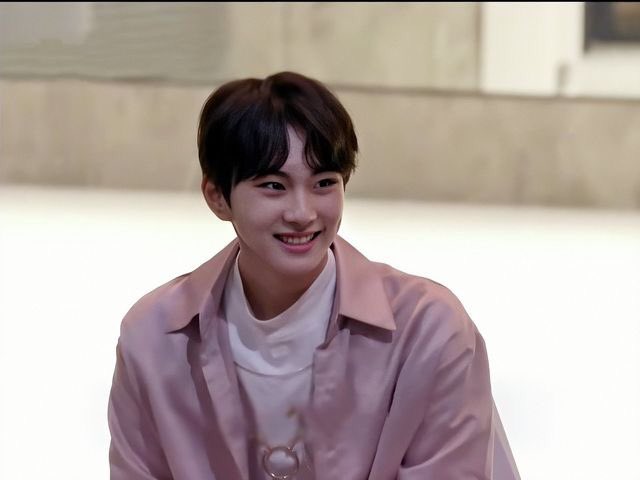 yang jungwon smiling ; A VERY CUTE THREAD !!!