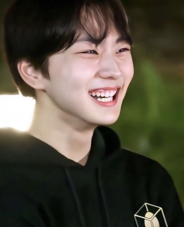 yang jungwon smiling ; A VERY CUTE THREAD !!!