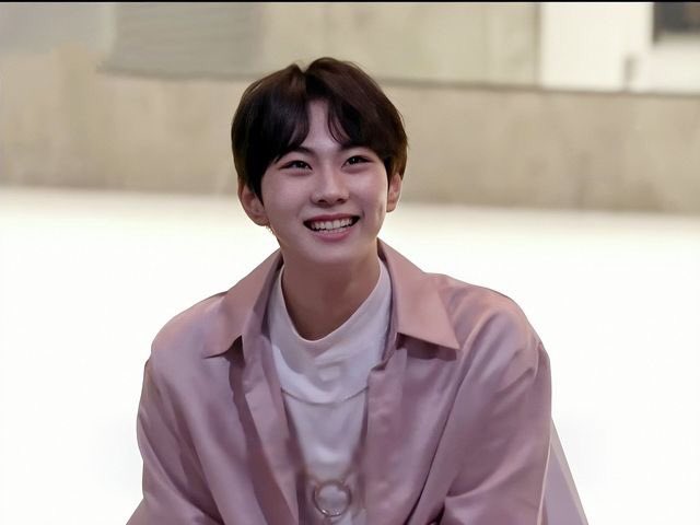 yang jungwon smiling ; A VERY CUTE THREAD !!!