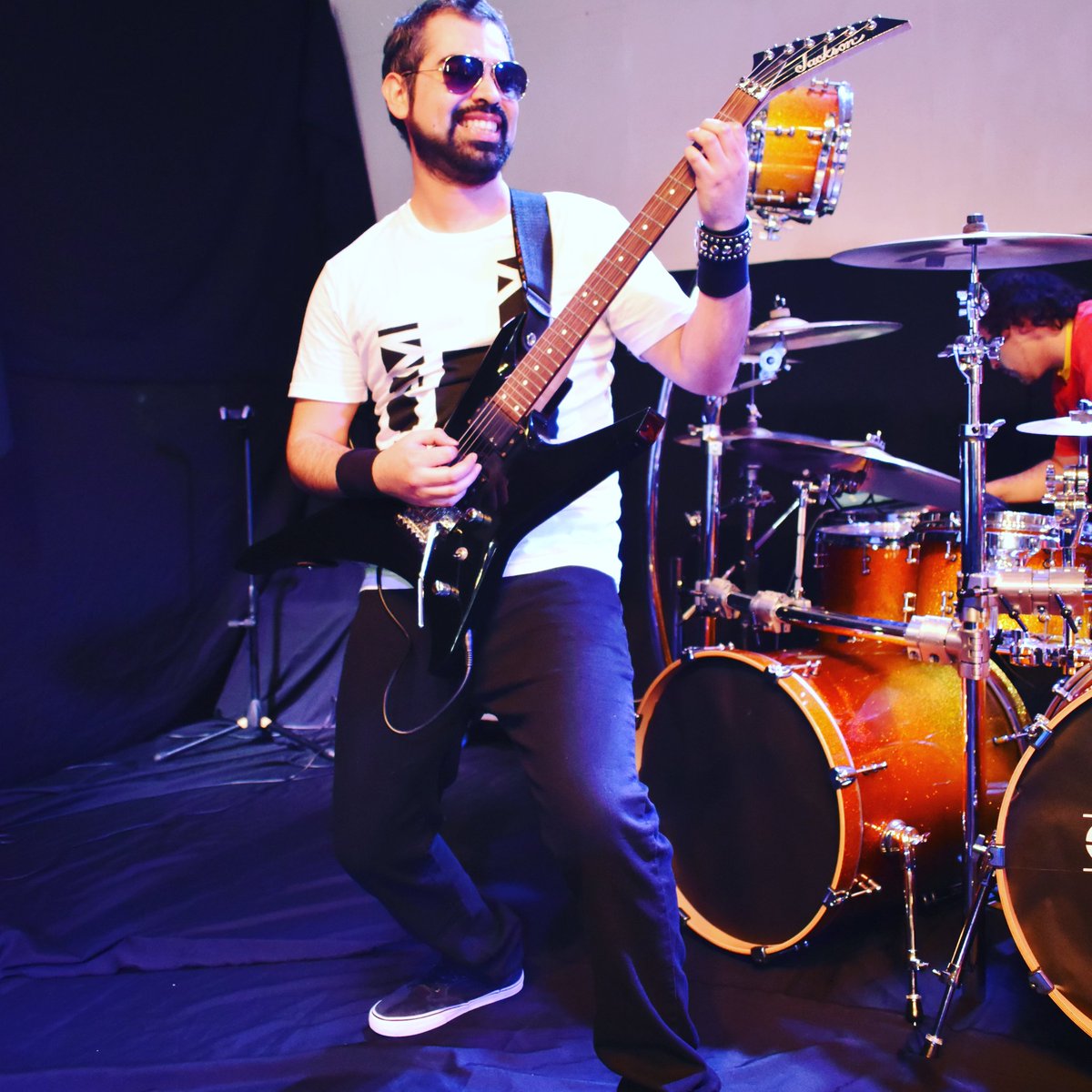 TheCatorce's tweet photo. Mantente fuerte!!
Que tengas buen comienzo de semana.🔥💪👊
En lo posible #quedateencasa y escucha The Catorce.
#youtube #spotify #itunes #rock #rockmelodicoprogresivo #rocklatino #rockband #rockenespañol #bandaderock #youtube
#melodicprogressiverock #music https://t.co/QQATQw7gQb