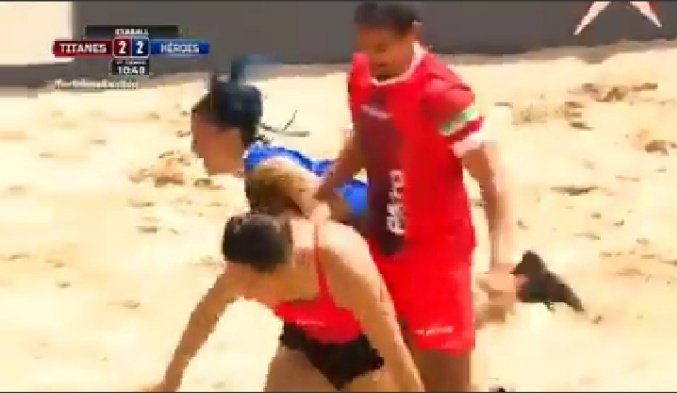 douzai8's tweet photo. Le dice "gorda marrana" a una chava que le dió un codazo...Ah pero él puede taclear mujeres, insultarlas y burlarse y no pasa nada... 🙄🙄🙄
Cómo que me está decepcionando esta temporada de @ExatlonMx ¿Dónde están los valores y el ejemplo a los niños? #adiosenexatlón https://t.co/LgbEkh2yXr