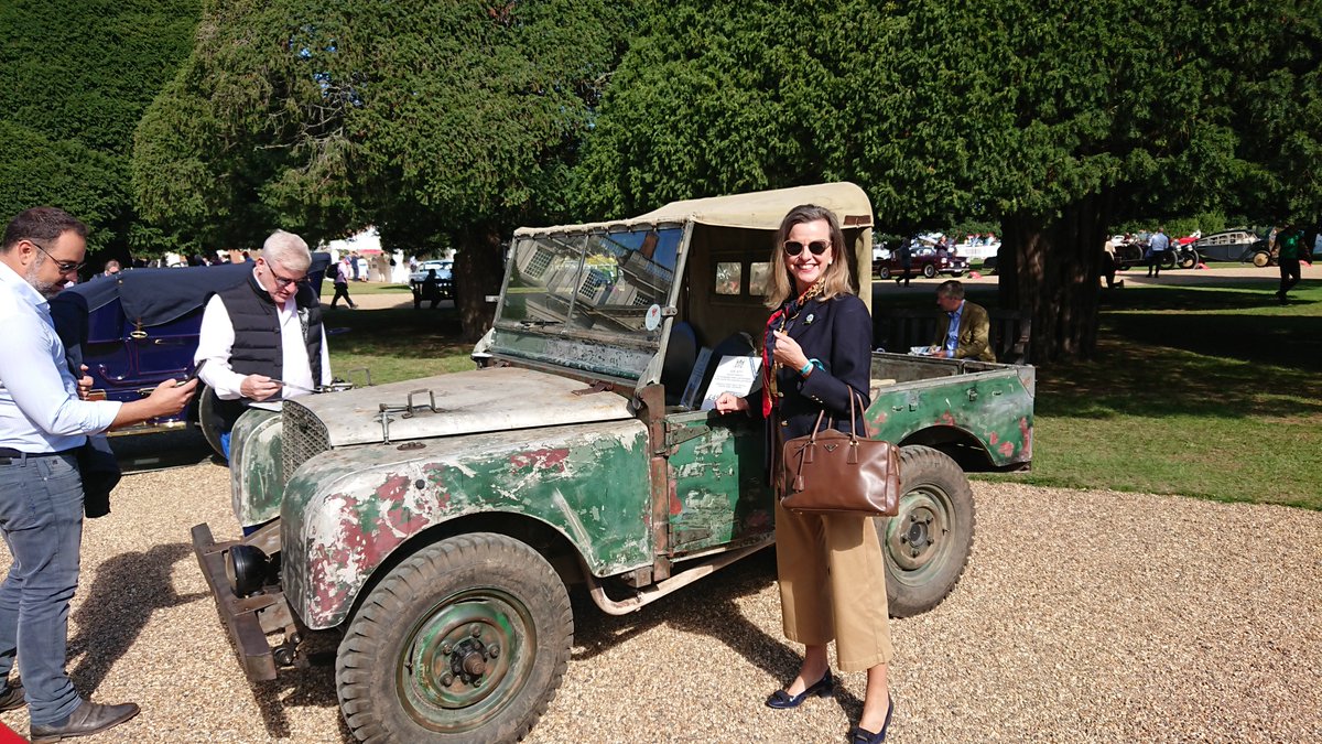 ocrossborder's tweet photo. #MondayMotivation
1948 Land Rover Model 80. (Production No1) 🇬🇧🚗
#concours2020 #concoursofelegance #privatewealth #landrover #4x4 #lawyer #familyoffice #oliviacooper #oliviacrossborder https://t.co/vkv4QZO6gK