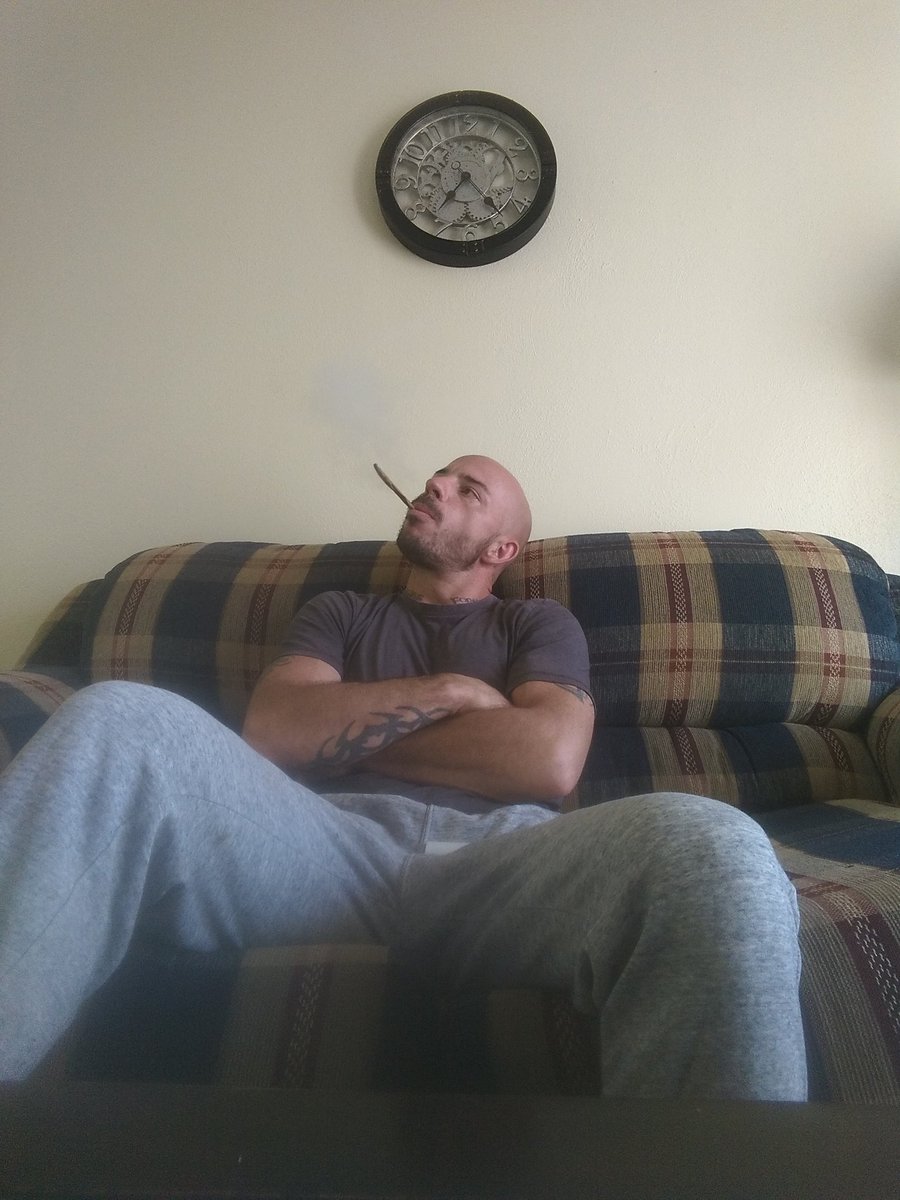 Jrp3669's tweet photo. Lonely stoner frees his mind solo. https://t.co/p5wKaGKEjJ