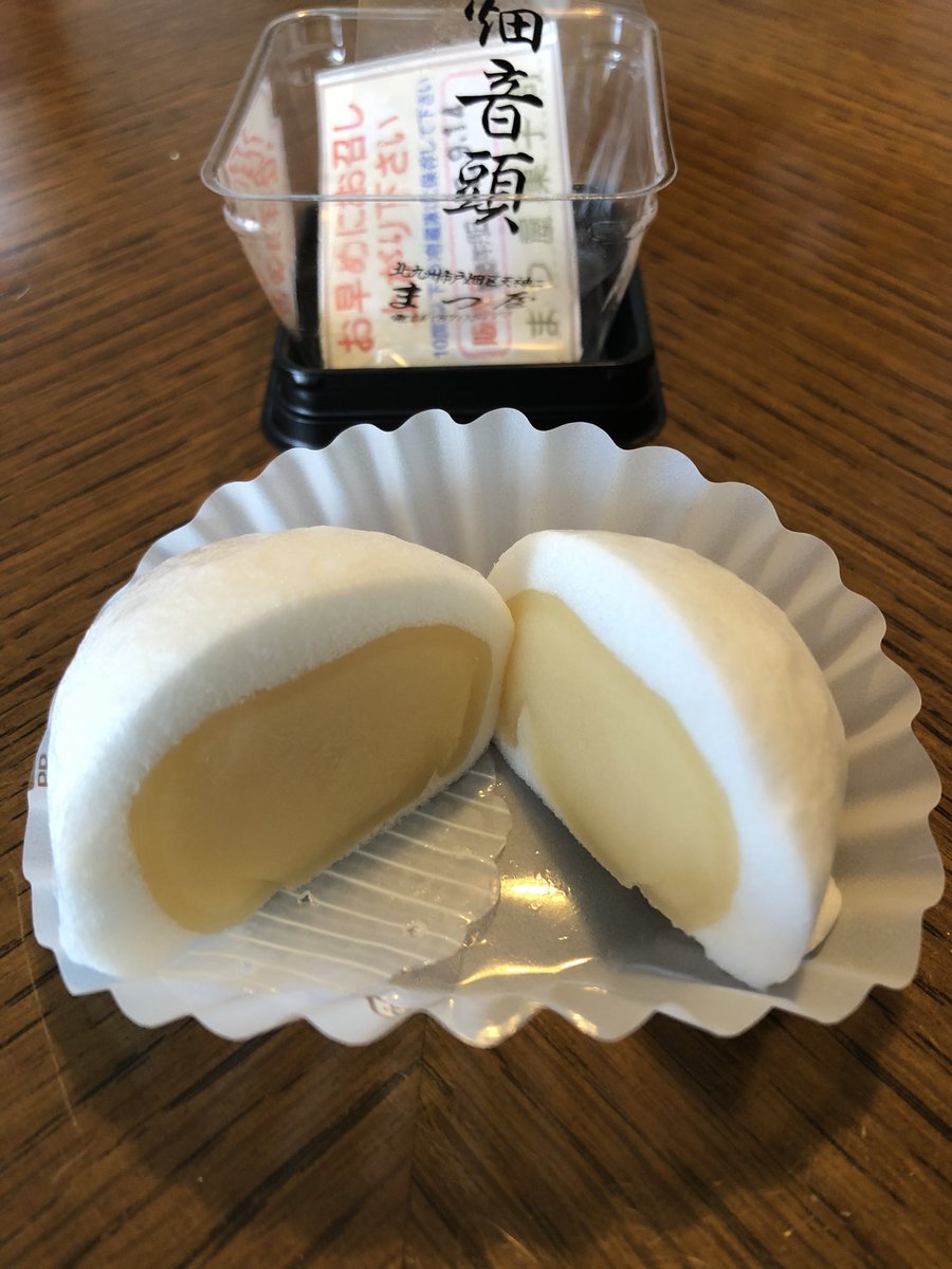 twr12391's tweet photo. 今日のデザート〜まつ屋和菓司さんの戸畑音頭〜淡雪のような食感と木細やかな餡がとっても上品な和菓子❣️口溶けが最高によくて何個でもイケそうなうなくらいにあっという間になくなっちゃいます☺️お近くにお越しの際は是非😁 #俵家 #マラソン #競輪 #水泳 #ぷんさんTV #TKstyle #戸畑音頭まつ屋和菓司 https://t.co/qLaMxZGmlq
