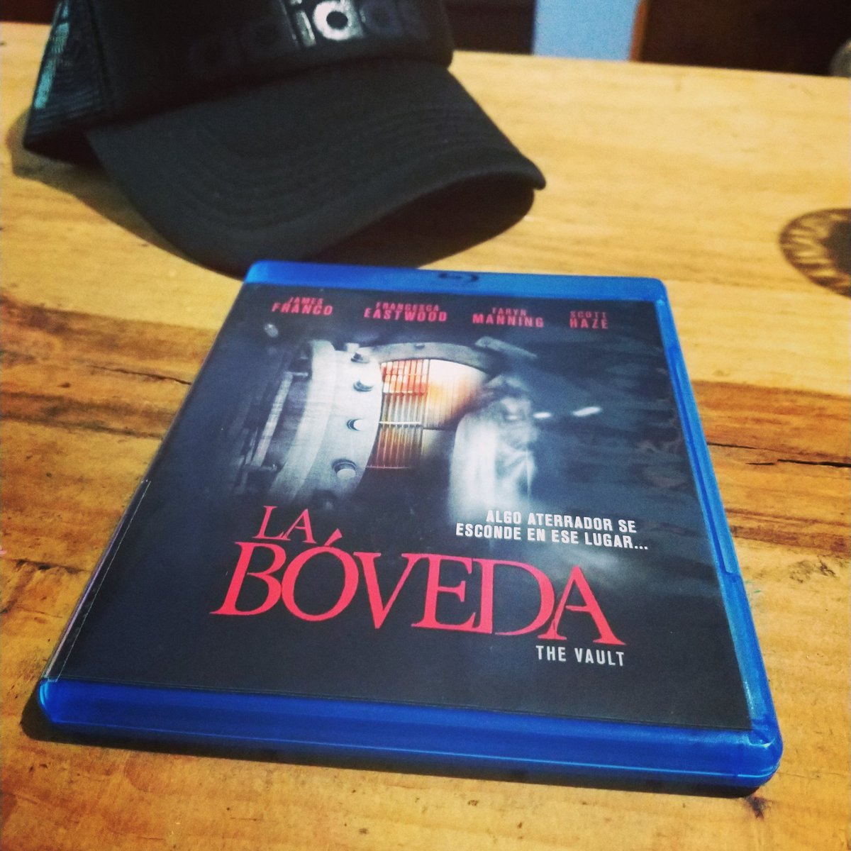 RobertoLeyva's tweet photo. Para cerrar el fin de semana toca ver #TheVault #LaBoveda , noche de cine en la habitación. Buena vibra banda cinéfila ✌️🧔🏻 https://t.co/DmrtbyCppy