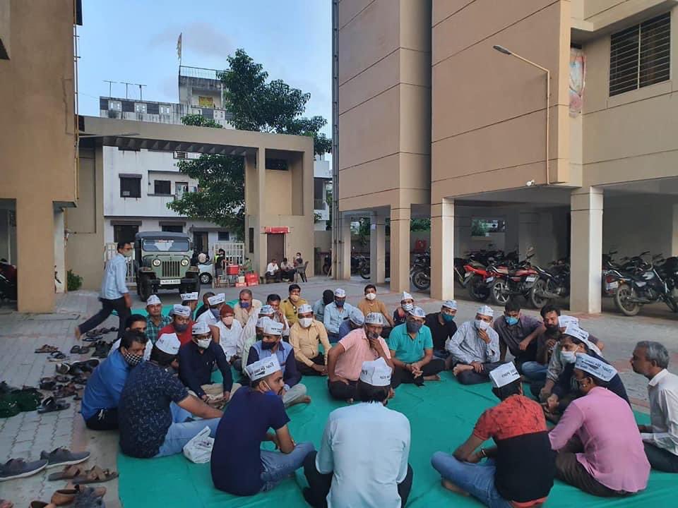 AAPGujarat's tweet photo. ગુજરાતના ખુણે ખુણે વધતો આમ આદમીનો વ્યાપ !

ભ્રષ્ટાચારી અને પરંપરાગત રાજનિતીથી કંટાળેલી જનતા ઈચ્છે છે ઈમાનદાર પક્ષ !

“ ગુજરાતનો સંકલ્પ આમ આદમી જ વિકલ્પ “

#joinaapgujarat https://t.co/mbd9pjESgH