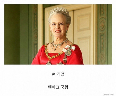 mobal_1004's tweet photo. 가장 강력한 일러스트레이터 https://t.co/opRl0d5yZG