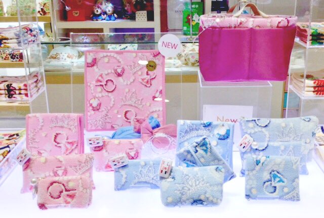 フェイラー Feiler Na Twitteru ラブラリーバイフェイラー 大阪 ルクアイーレ 店からのお知らせ ルクアイーレ店では サムシングブルー と新色 サムシングピンク 好評販売中です 小物類はハンカチと合わせてギフトにするのもオススメです お揃いや色