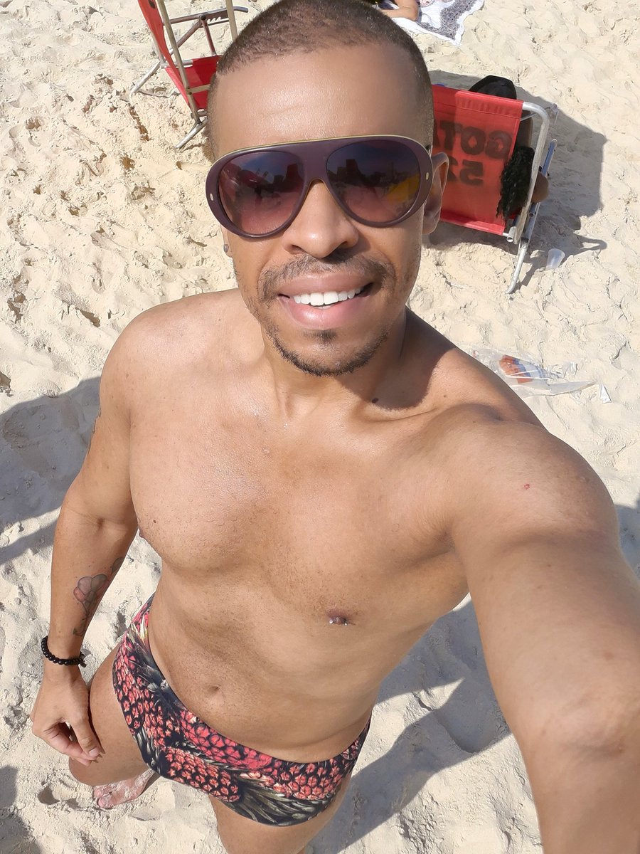 GuihMenegatti's tweet photo. Depois de 1 ano e meio vamos a praia.
.
.
.
#Selfie #Retrato #Praia #Sol #Calor #Bronze #BoyRJ #MeninoDoRJ #GarotoRJ #Boysexclusivecollections #BoyDeSunga #NegroRJ #NegrosLindos #Brasil #RioDeJaneiro #RJ #Errojota #Copacabana https://t.co/L91mAHkpkM