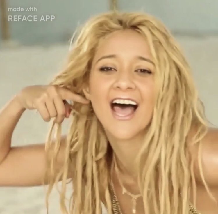 shatakshi_1's tweet photo. Mein bhi Britney and Shakira π»π
#FunWithRefaceApp #LetsGetThisWeekStarted #MondayMorning https://t.co/AAopO2xBKh