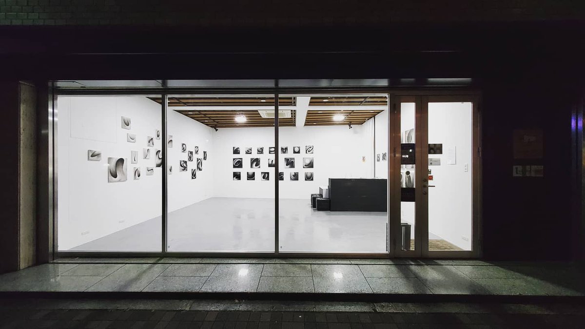 GalleryTomoArts's tweet photo. Ai Yamada Solo Exhibition ※要予約
本日含む月火は定休日となります。
#it #there #connection #phenomenon #aiseki #suiseki #stone #contemporaryart #charcoal #pencil #selfportrait #verities #loss #space #aiyamada #yamadaai #山田愛 https://t.co/1kcOr3EW4s
