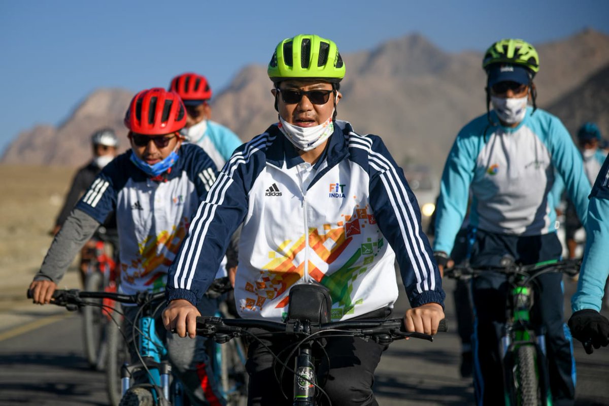 RijijuOffice's tweet photo. Taking the Fit India Movement to Leh. @KirenRijiju led a Fit India Cyclothon in the pristine landscape of Leh this morning as part of the month-and-half-long Fit India Freedom Run from Aug 15-Oct 2. @PMOIndia @KirenRijiju @FitIndiaOff @airnewsalerts @ddsportschannel https://t.co/cdwQ6UqQQs