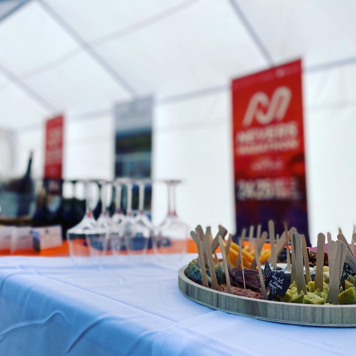 lafrenchrun's tweet photo. Ce week end nous avons présenté notre épreuve phare auprès de nos partenaires : le @neversmarathon by @maboutiqueplus au cœur de la cité ducale de @villedenevers 🏰🇫🇷 
- - - 
www.neversmarathon
- - - 
#neversmarathon #lafrenchrun #marathon #partenaires https://t.co/xKnzDYrTu9