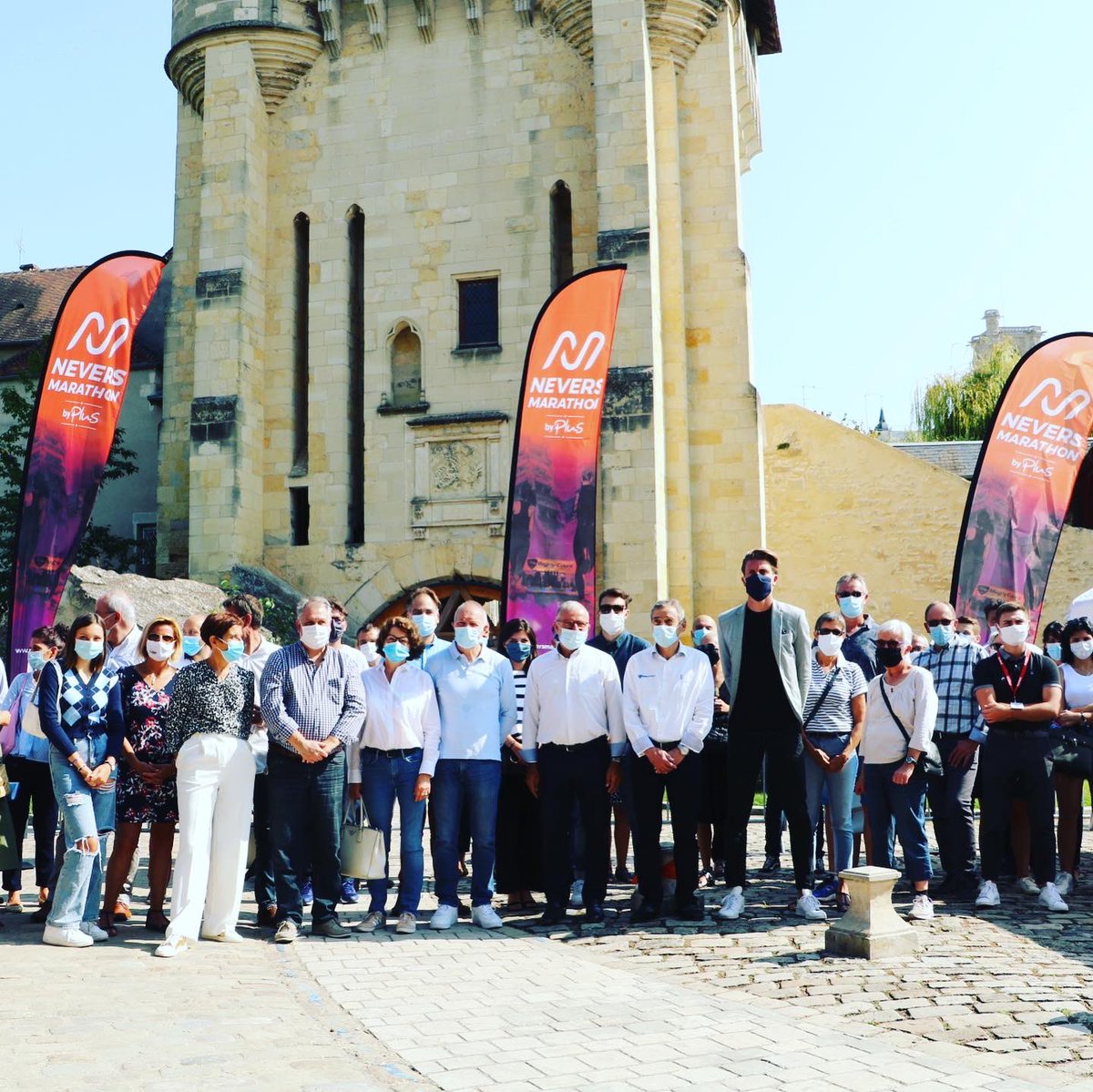 lafrenchrun's tweet photo. Ce week end nous avons présenté notre épreuve phare auprès de nos partenaires : le @neversmarathon by @maboutiqueplus au cœur de la cité ducale de @villedenevers 🏰🇫🇷 
- - - 
www.neversmarathon
- - - 
#neversmarathon #lafrenchrun #marathon #partenaires https://t.co/xKnzDYrTu9