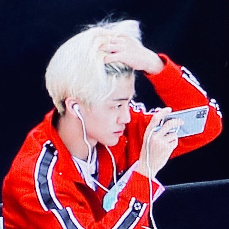 วิกเก้ด rest tweet media